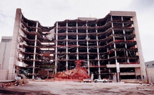 http://www.oklahomacitybombing.com/images/oklahoma-city-bombing-24.jpg